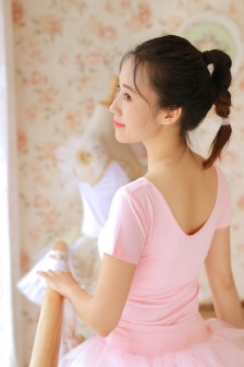 女大学生沙龙工作室